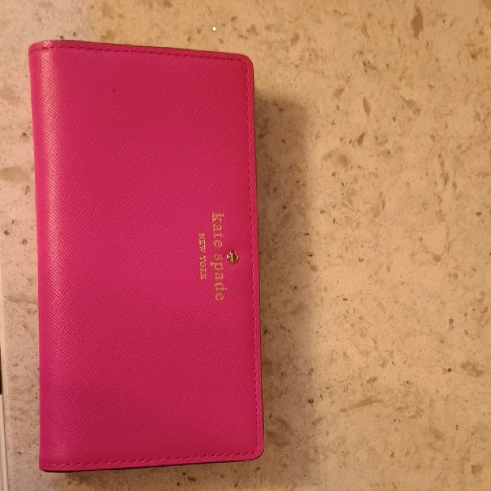 New With Box Kate Spade Vibrant Pink Wallet 